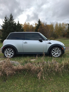 2009 MINI COOPER ONLY 40,000 KMS!!!