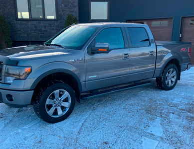 ** PENDING ** 2013 Ford F150 FX4 luxury package Low KMs!