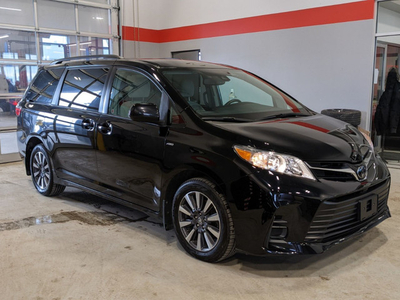 2018 Toyota Sienna LE - AWD, heated seats, tri-zone climate cont