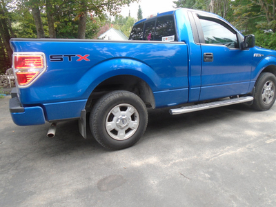 Camion Ford bleu F 150 2X4 presque pas de rouille, 9,500$