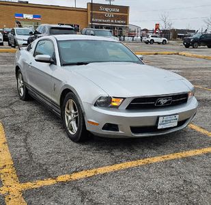 2011 Ford Mustang Premium V6