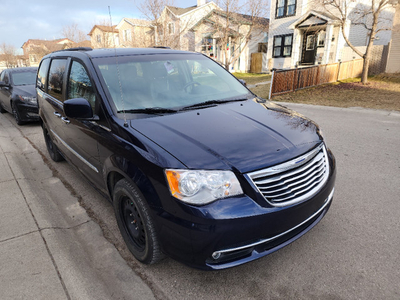 2014 Chrysler Town and Country Touring -Leather
