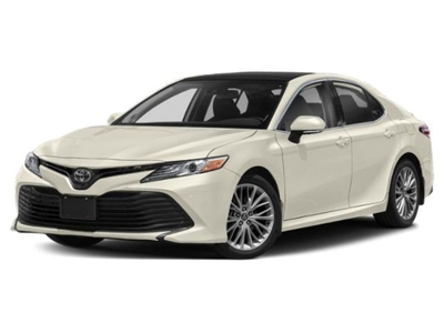 Used 2018 Toyota Camry XLE w/ SUNROOF / LOW KMS / LEATHER for Sale in Calgary, Alberta