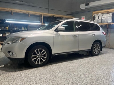 Used 2016 Nissan Pathfinder SV AWD * 7 Passenger * 18 Inch Alloy Wheels * Push To Start * Leather Steering Wheel * Steering Controls * Cruise Control * Voice Recognition * Rear for Sale in Cambridge, Ontario