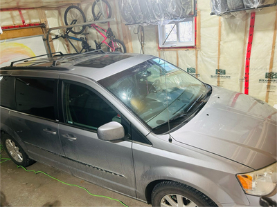 2013 Chrysler Town&Country 218kms $8,000
