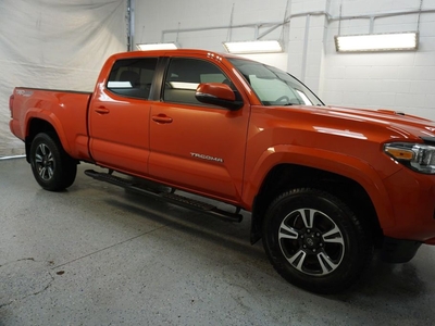 Used 2017 Toyota Tacoma SR5 CREW CAB LONG BED V6 4WD CERTIFIED CAMERA NAV BLUETOOTH HEATED SEATS CRUISE ALLOYS for Sale in Milton, Ontario
