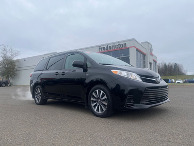 2018 Toyota Sienna LE TOYOTA CERTIFED LE AWD PACKAGE! 7 PASSENGE