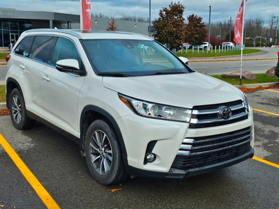 2019 Toyota Highlander XLE CUIR TOIT MAGS 8 PASS BELLE CONDITION