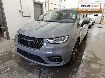 2023 Chrysler Pacifica Touring L AWD - Low Mileage