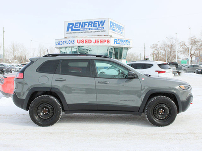 2022 Jeep Cherokee Trailhawk Elite 4x4, LOW KMS! Pano Sunroof