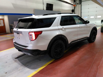 2022 Ford Explorer XLT 4WD, Leather, Pano Roof, Nav, Adaptive