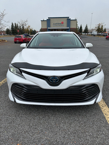 Toyota camry hibride 2020 Le white
