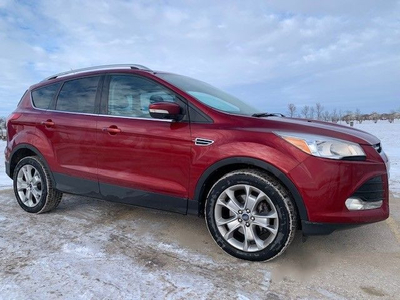 2014 Ford Escape Titanium 4WD *MB VEHICLE - HIGHWAY DRIVEN*