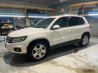 Used 2014 Volkswagen Tiguan Comfortline * Panoramic Sunroof * Leather Interior * Leather Steering Wheel * Heated Seats * Touchscreen Infotainment Display System * Keyless Entry for Sale in Cambridge, Ontario