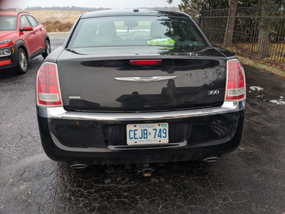 2012. Chrysler 300 Sedan