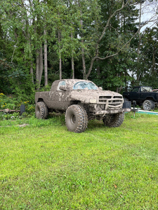 V10 dodge mud truck