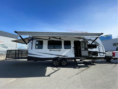 Used 2020 RAM 3500 MOMENTUM G-CLASS 25G TOY HAULER LIKE NEW for Sale in Langley, British Columbia