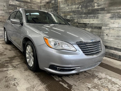 Used Chrysler 200 2013 for sale in Saint-Sulpice, Quebec