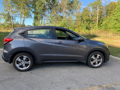 Great deal - Well-maintained 2018 Honda HRV LX Compact SUV (FWD)