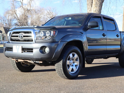 Looking to Buy a Toyota FJ Cruiser/Toyota Tacoma