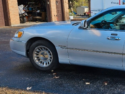 2002 Lincoln Continental Cartier Edition