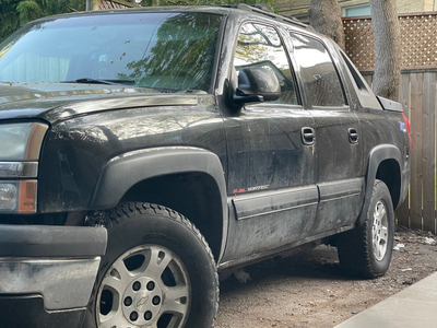 2005 Chevy avalanche, fully loaded