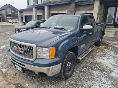 2010 GMC Nevada Edition 1500 ext cab low km truck