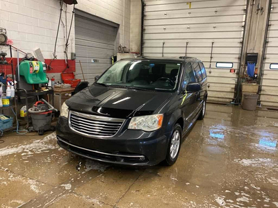 2012 Chrysler Town & Country TOURING