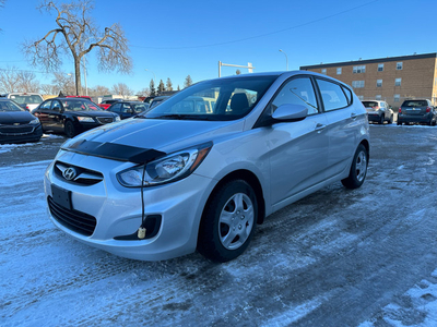 2012 Hyundai accent *SAFETIED* (low km)