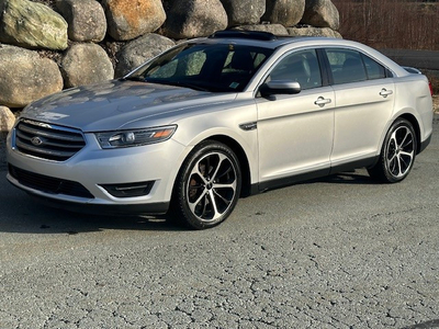 2015 Ford Taurus SEL - AWD - Stunning Condition Low Km's!!!