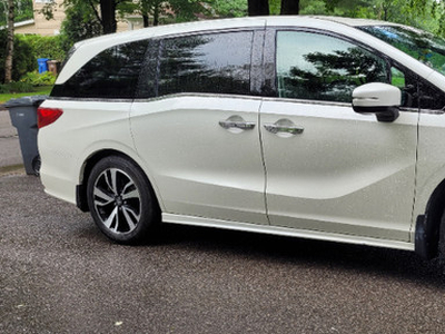 2019 Honda Odyssey Touring + Garantie 7 ans/160KM + Pneus neuf