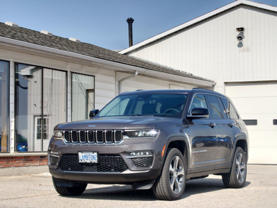 2022 Jeep Grand Cherokee 4xe UP TO 42KMs PURE ELECTRIC RANGE Hyb