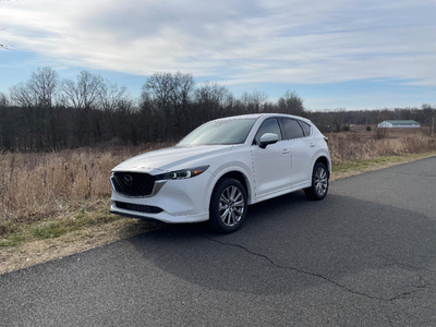 2023 Mazda cx-5 signature awd $286 biweekly payment with taxes