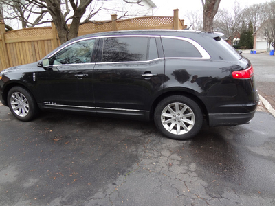 8 Reasons to Buy this 2014 Lincoln MKT Livery Town Car