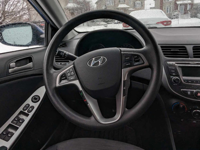 Hyundai Accent GL 2017 bleue (Automatique / À hayon )
