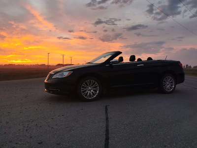 Rare one of kind Chrysler 200Limited Hard Top Convertible