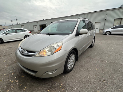 Reliable Toyota Sienna AWD XLE Limited - Valid MVI