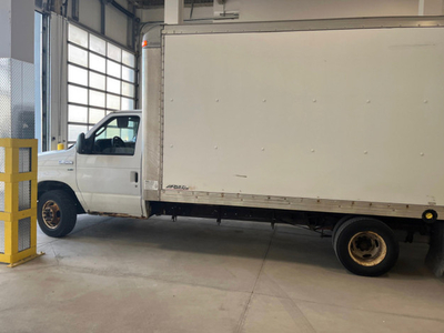 16 FT BOX TRUCK MONTHLY RENTAL (UNLIMITED KMS)