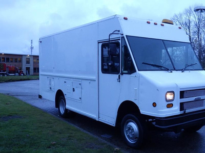 2000 Freightliner Utilimaster Cargo Step Van With Rear Shelving