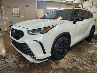 2021 Toyota Highlander XSE one owner with 2 sets of rims and tir