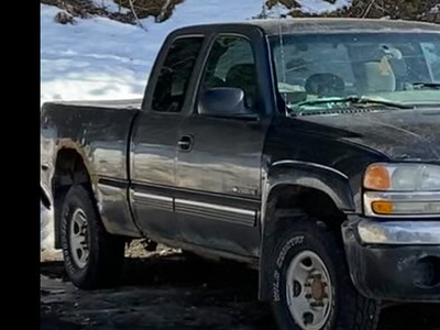 2003 GMC 2500 PICK UP (OR PARTS TRUCK)