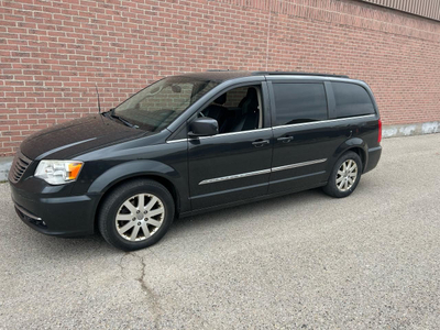 2012 Chrysler Town & Country TOURING