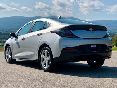 2017 Chevrolet Volt LT - Drive Gas-Free in Rising Gas Prices!