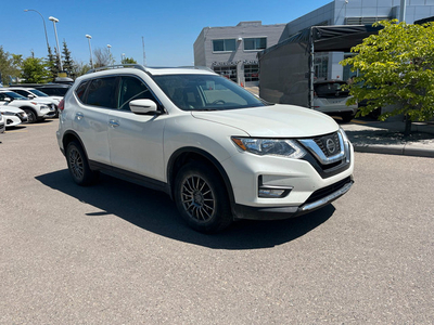 2017 Nissan Rogue SV AWD - Leather / Sunroof