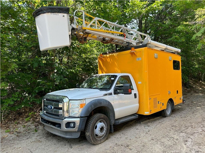 2011 Ford F-550 navelle