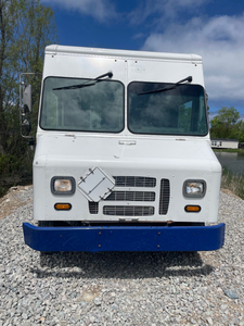 2011 step van - 300,000km - great for food truck 18ft box