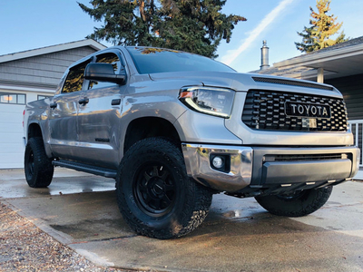 2021 Tundra TRD off road. Leather. Lift