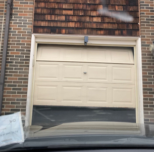 Electric garage door opener