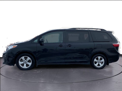 Pre-Owned 2019 Toyota Sienna LE 7-Passenger FWD With Navigation