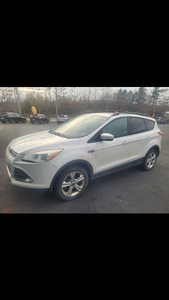 2013 Ford Escape Fwd, leather, panoramic sunroof, tow pkg